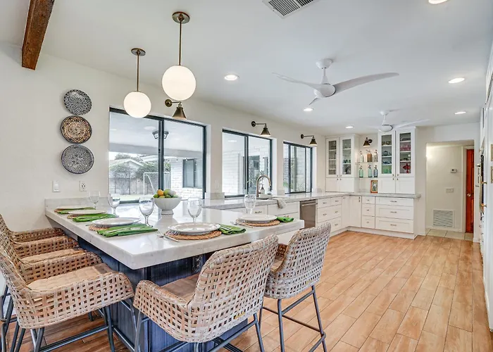 Luxurious Outdoor Oasis! Spacious Retreat Holiday home Mesa