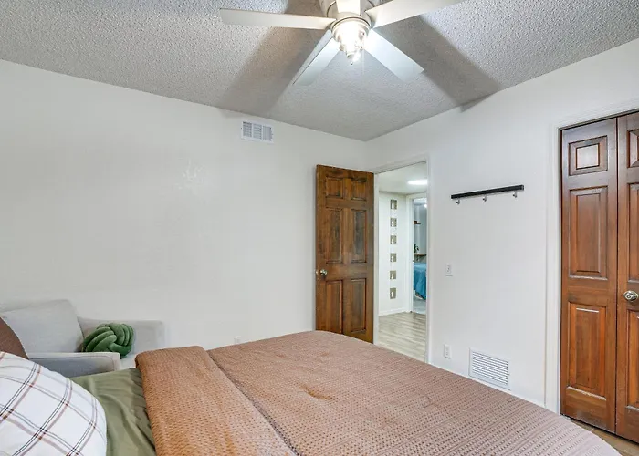Luxurious Outdoor Oasis! Spacious Retreat Mesa