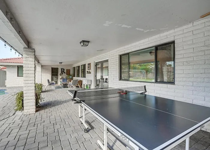 Luxurious Outdoor Oasis! Spacious Retreat *