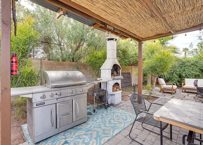 Luxurious Outdoor Oasis! Spacious Retreat Mesa