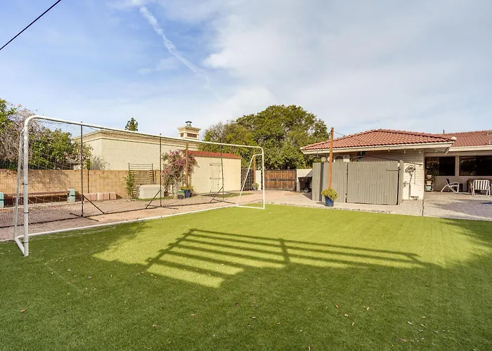 Luxurious Outdoor Oasis! Spacious Retreat