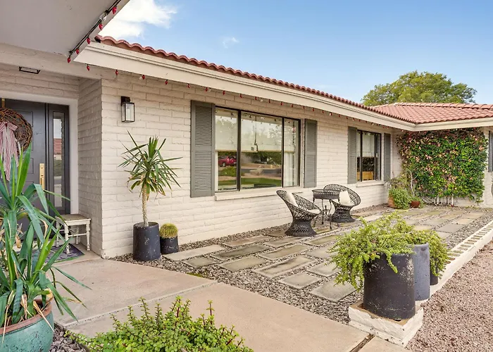 Luxurious Outdoor Oasis! Spacious Retreat *